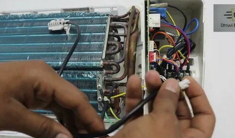 Fix4U Repairs' technicians fixing AC Sensor Failure problem in GTA