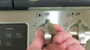 Fix4U Repairs' technicians fixing oven knob won't turning off problem in GTA