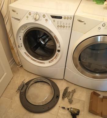 Fix4U Repairs' technicians fixing burning smell from washer problem in GTA